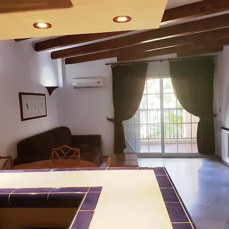 أبارتهوتل أونا ألديا ديل مار 3* تورّيفيِخا